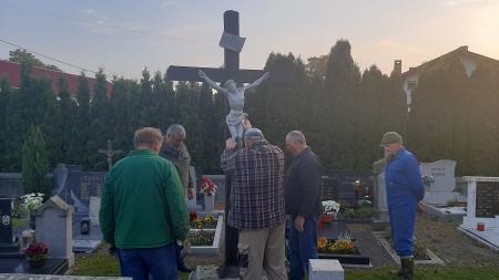 sanacija križa na pokopališču Palčje (5)